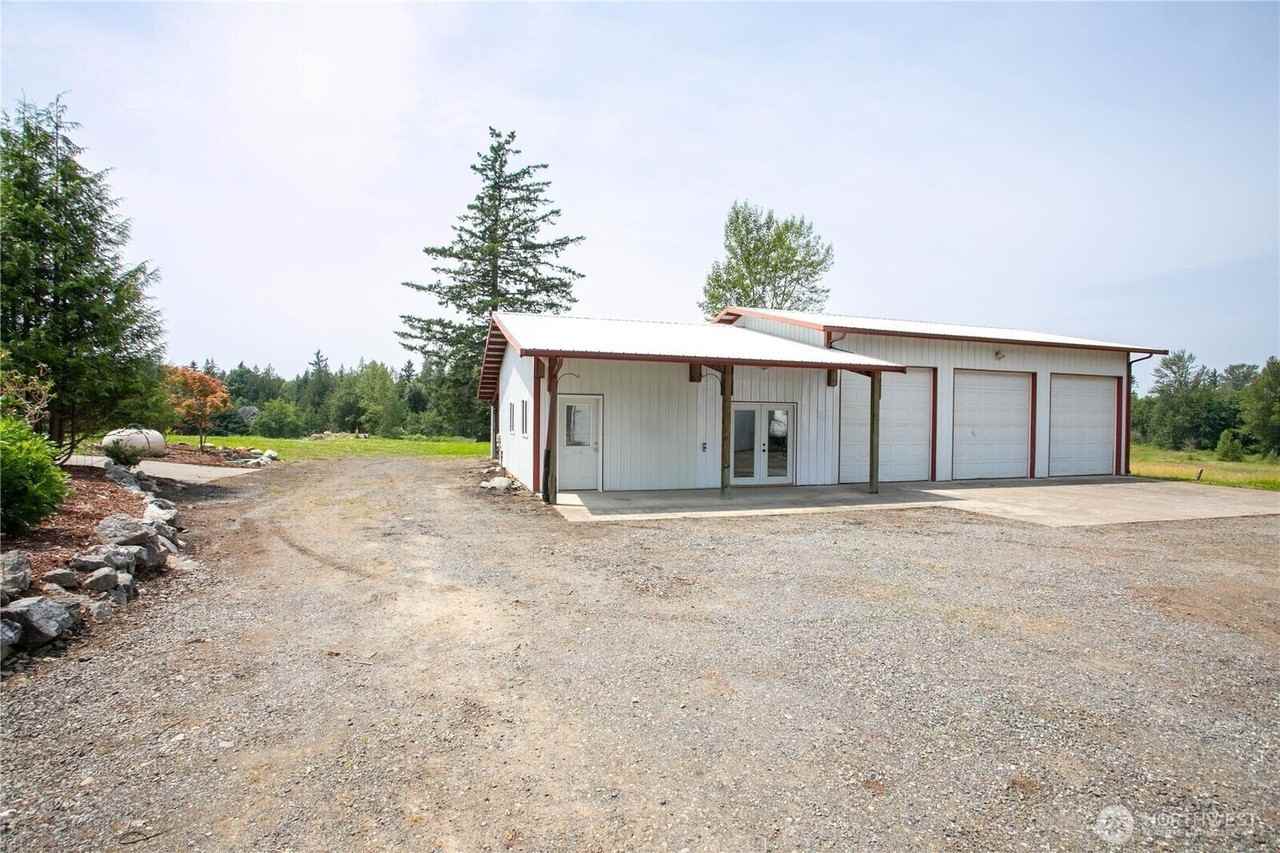 5539 Noon Road - Apartment B - Photo 3 of 16