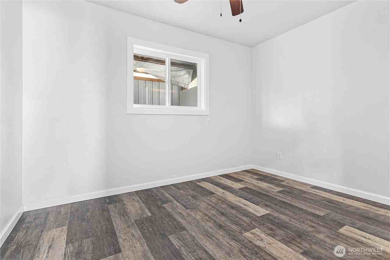 5539 Noon Road - Apartment B - Photo 5 of 16