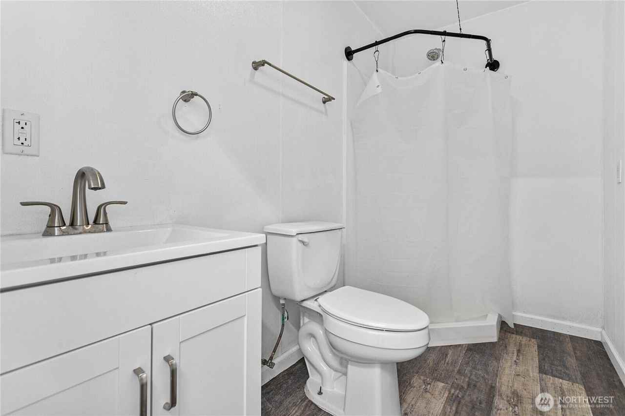 5539 Noon Road - Apartment B - Photo 6 of 16