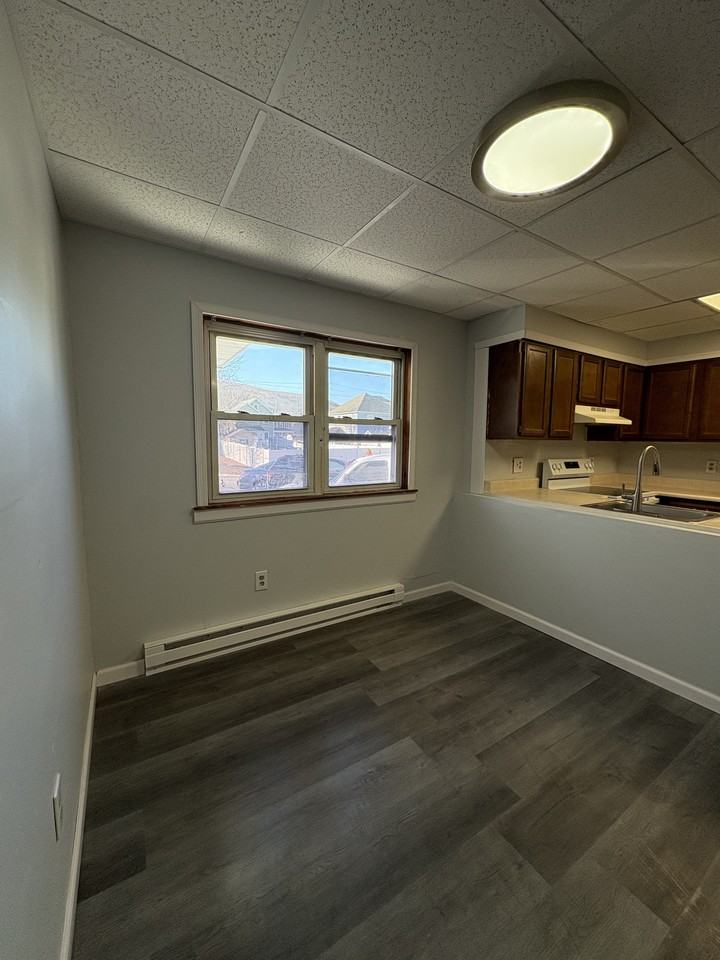 563 Washington - Photo 3 of 15