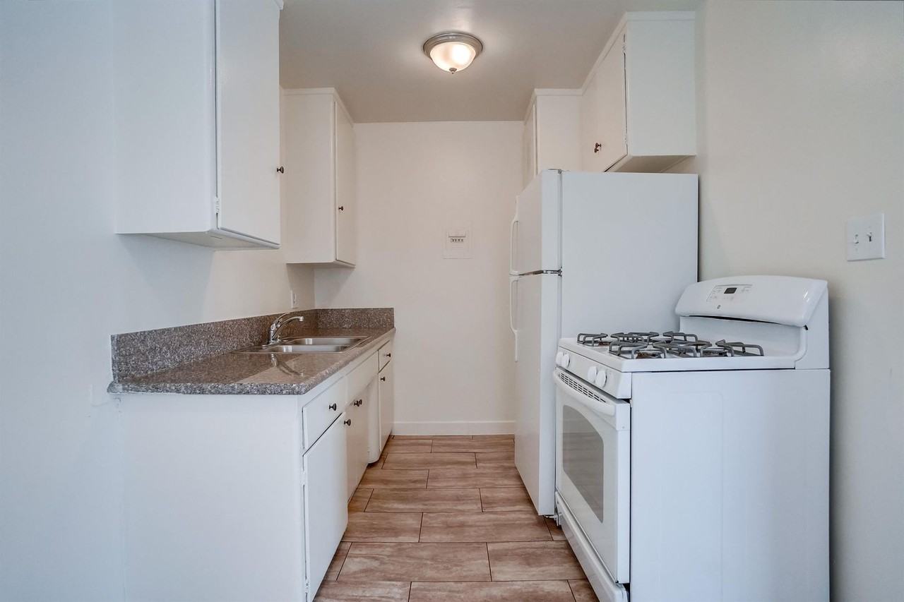 6028 West Blvd #02 - Photo 6 of 18