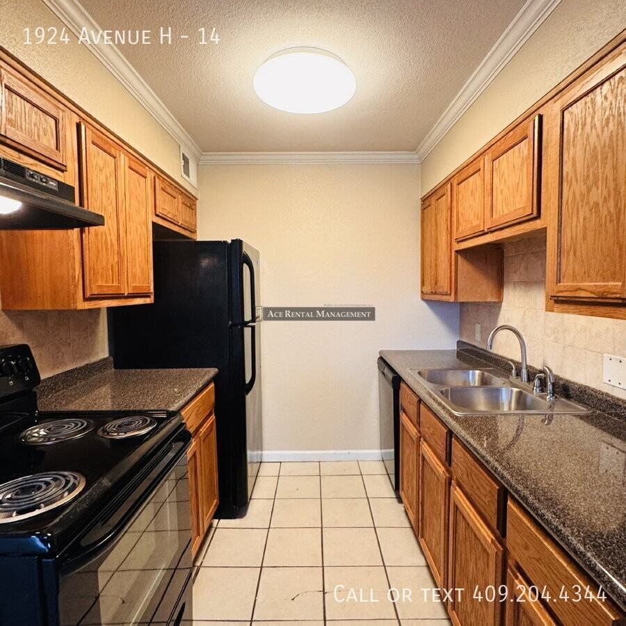 1924 Avenue H #14 - Photo 4 of 13
