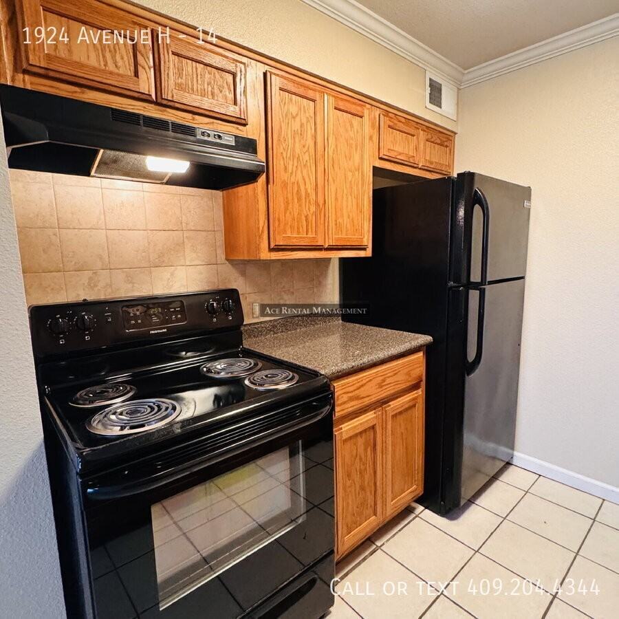 1924 Avenue H #14 - Photo 5 of 13