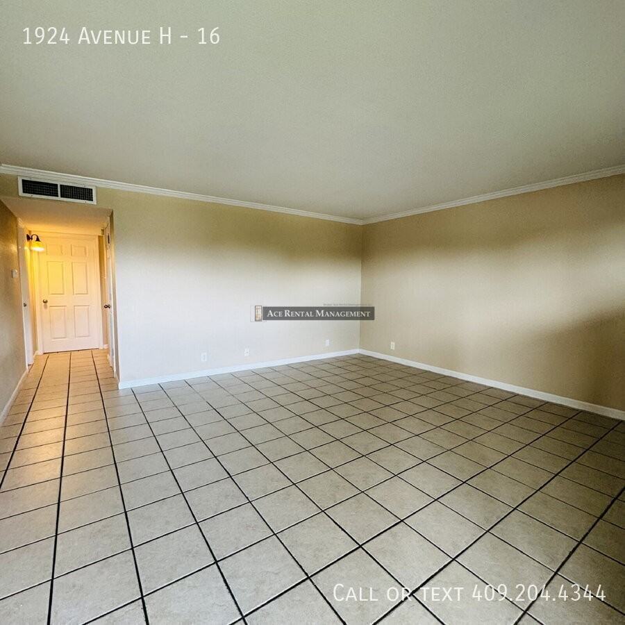 1924 Avenue H #16 - Photo 3 of 15