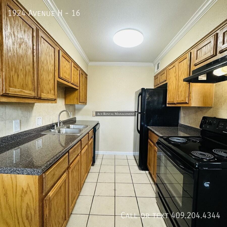 1924 Avenue H #16 - Photo 6 of 15