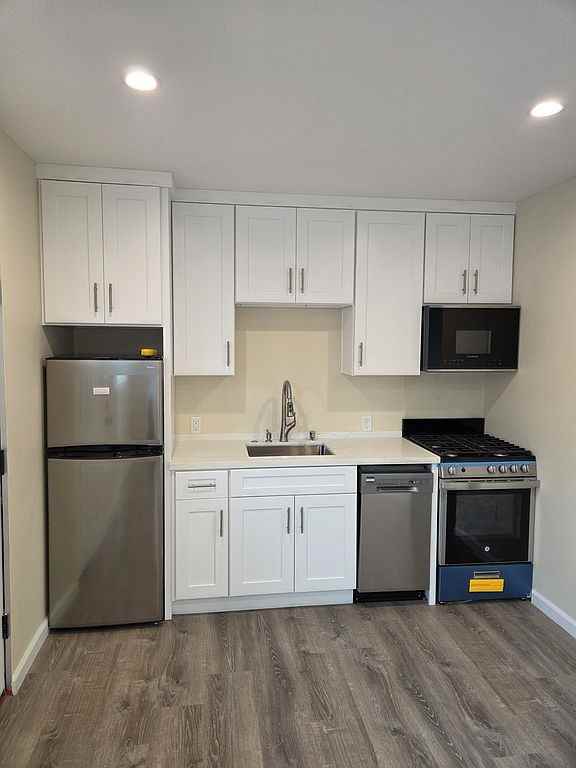 15824 Valerio St - Photo 2 of 13