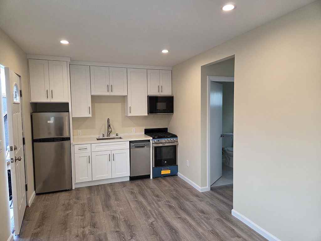 15824 Valerio St - Photo 3 of 13