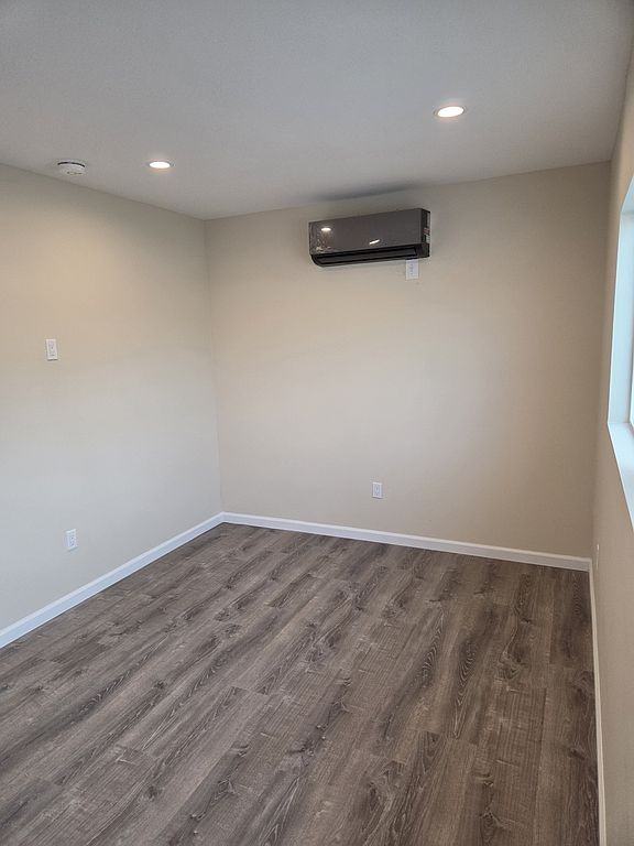 15824 Valerio St - Photo 6 of 13