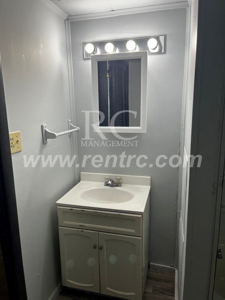 815 N Griffin St #S - Photo 5 of 14