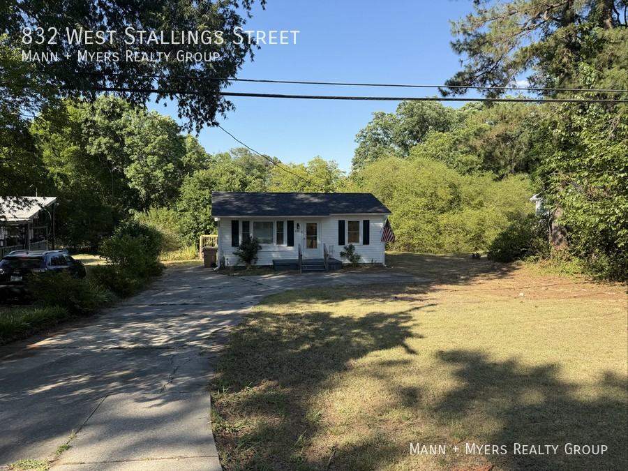 832 W Stallings St - Photo 2 of 15
