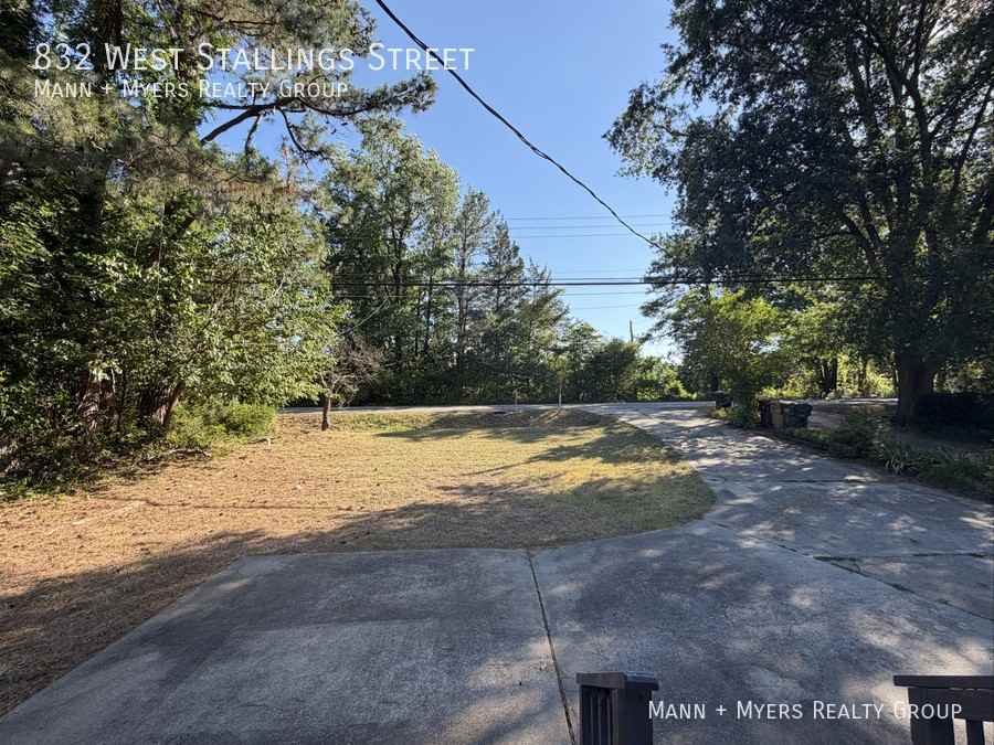 832 W Stallings St - Photo 3 of 15