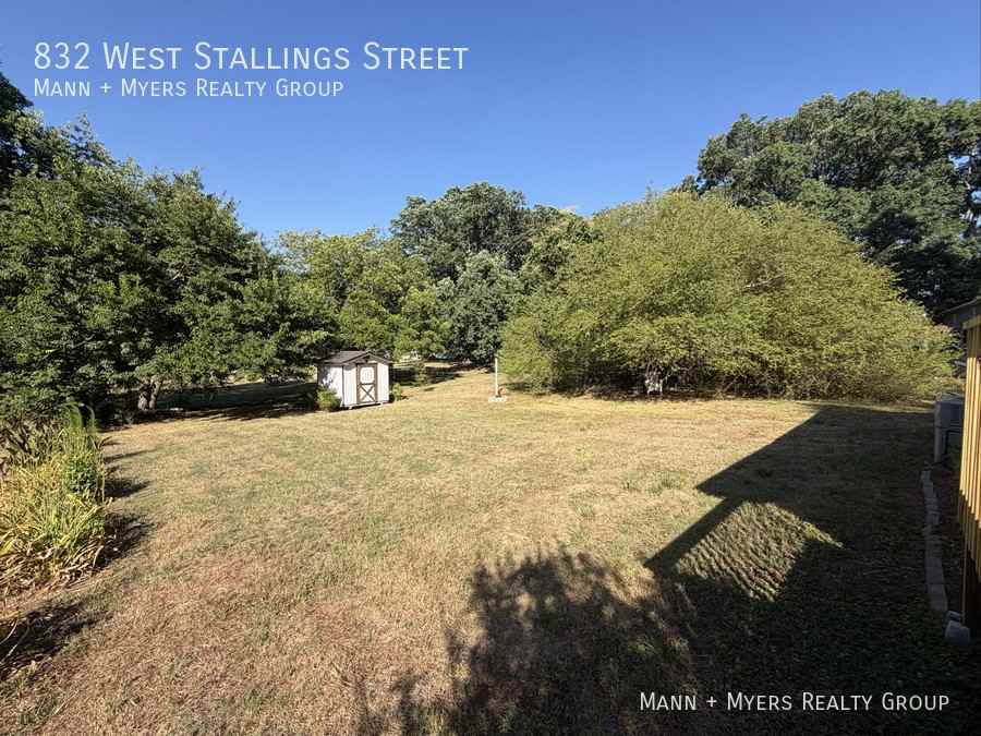 832 W Stallings St - Photo 4 of 15