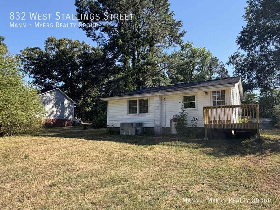 832 W Stallings St - Photo 6 of 15