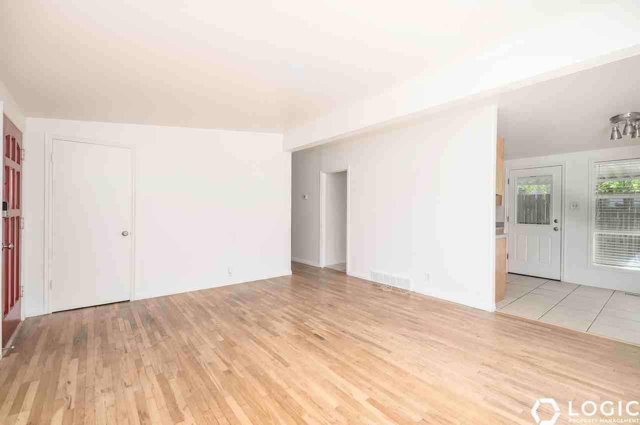 6809 S Meadow Downs Way - Photo 5 of 19