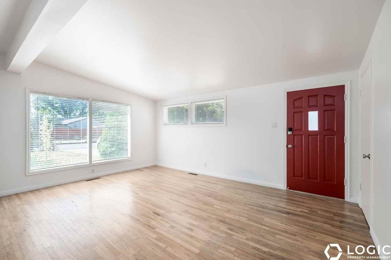 6809 S Meadow Downs Way - Photo 6 of 19