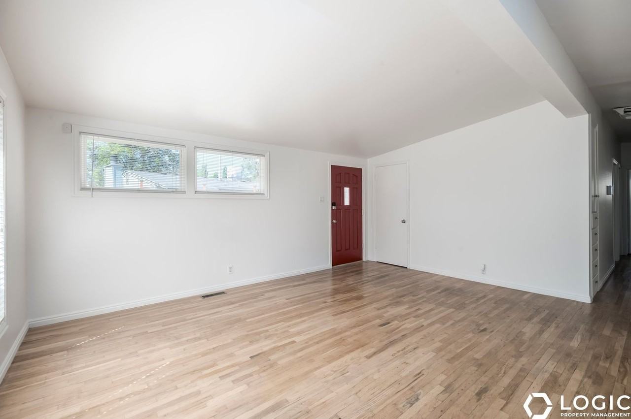 6809 S Meadow Downs Way - Photo 7 of 19