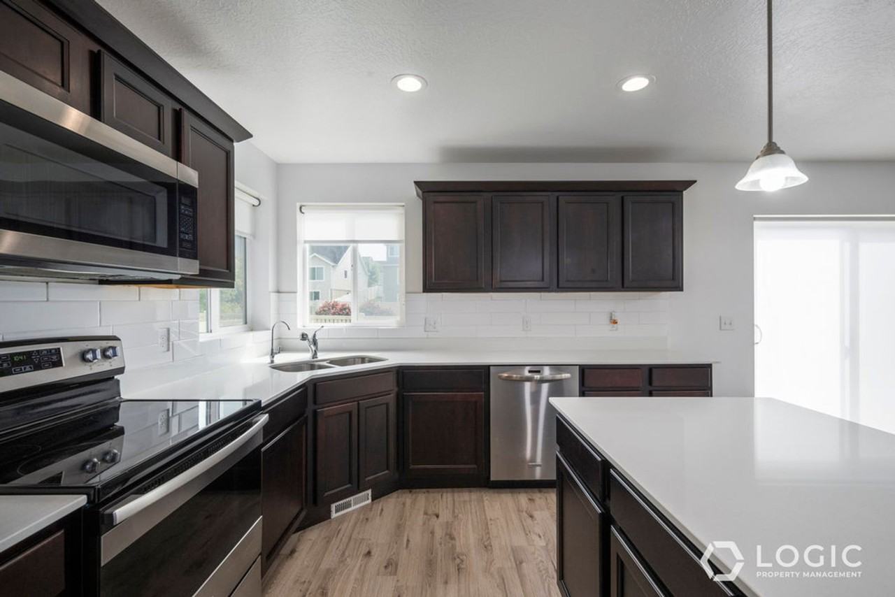164 N Valcrest Dr - Photo 6 of 13