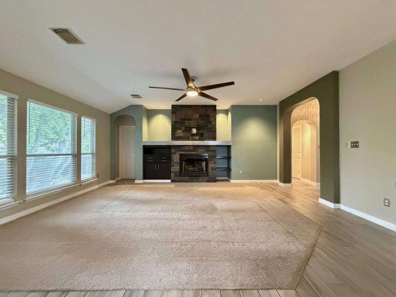 12518 Zeller Ln - Photo 5 of 31