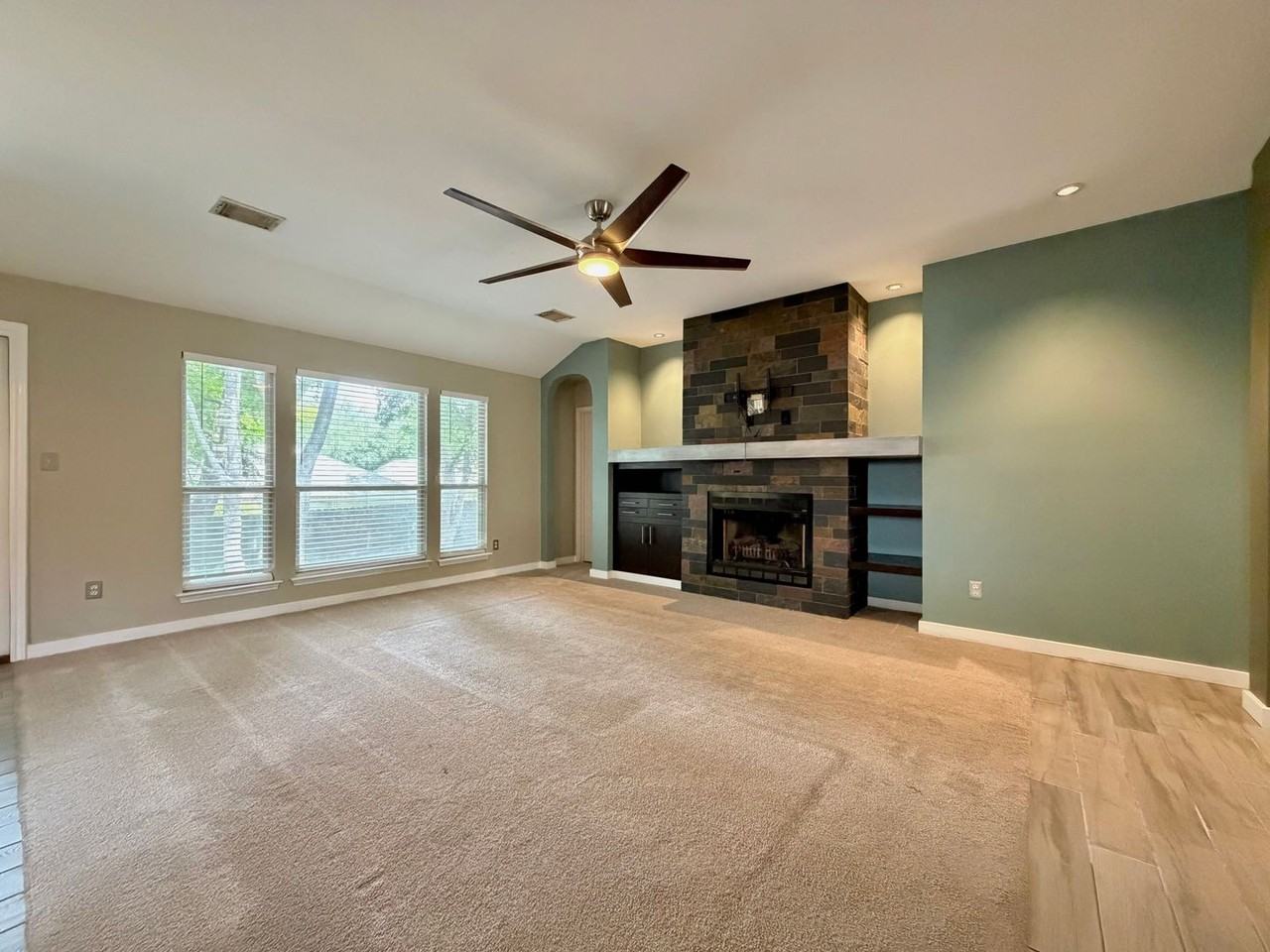 12518 Zeller Ln - Photo 6 of 31