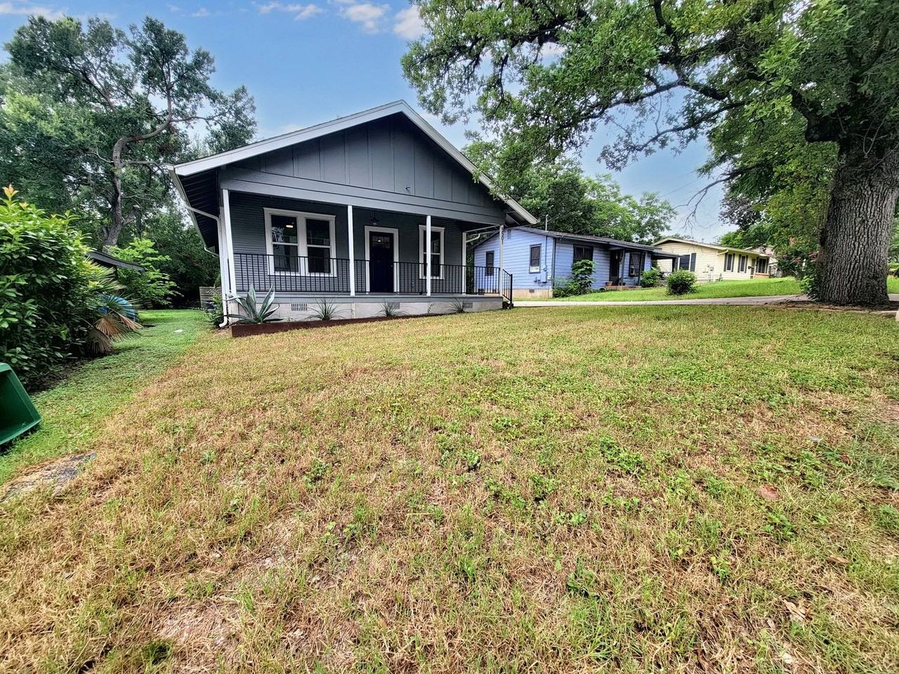 5501 Downs Dr - Photo 4 of 40