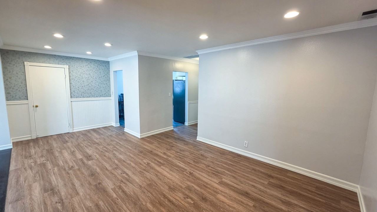 9342 Colfair St - Photo 4 of 31