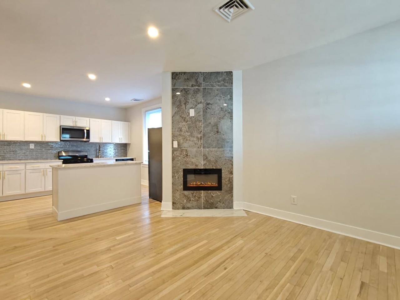 6142 Locust St #B - Photo 2 of 11