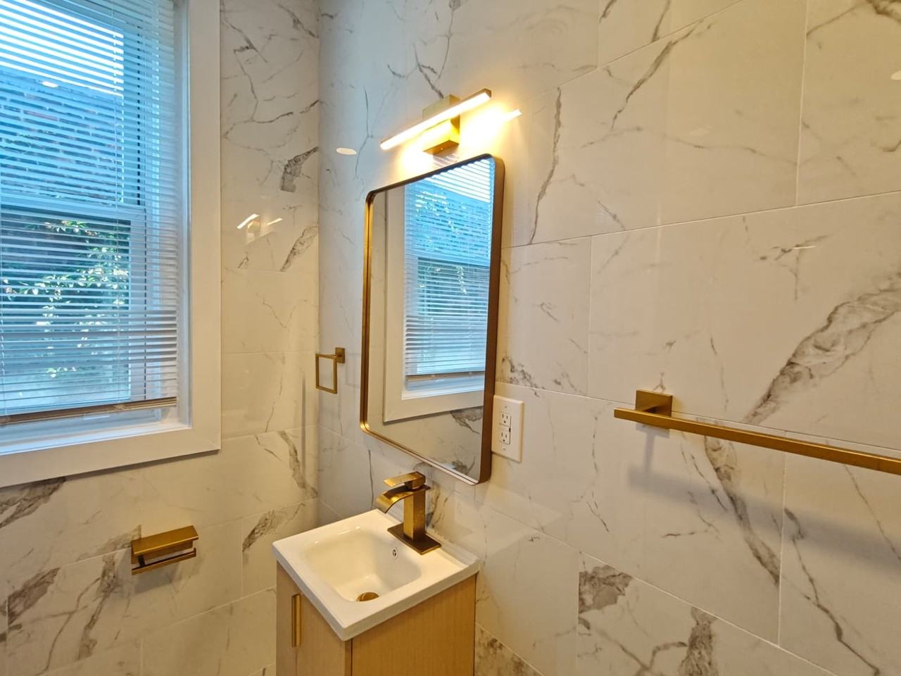6142 Locust St #B - Photo 7 of 11