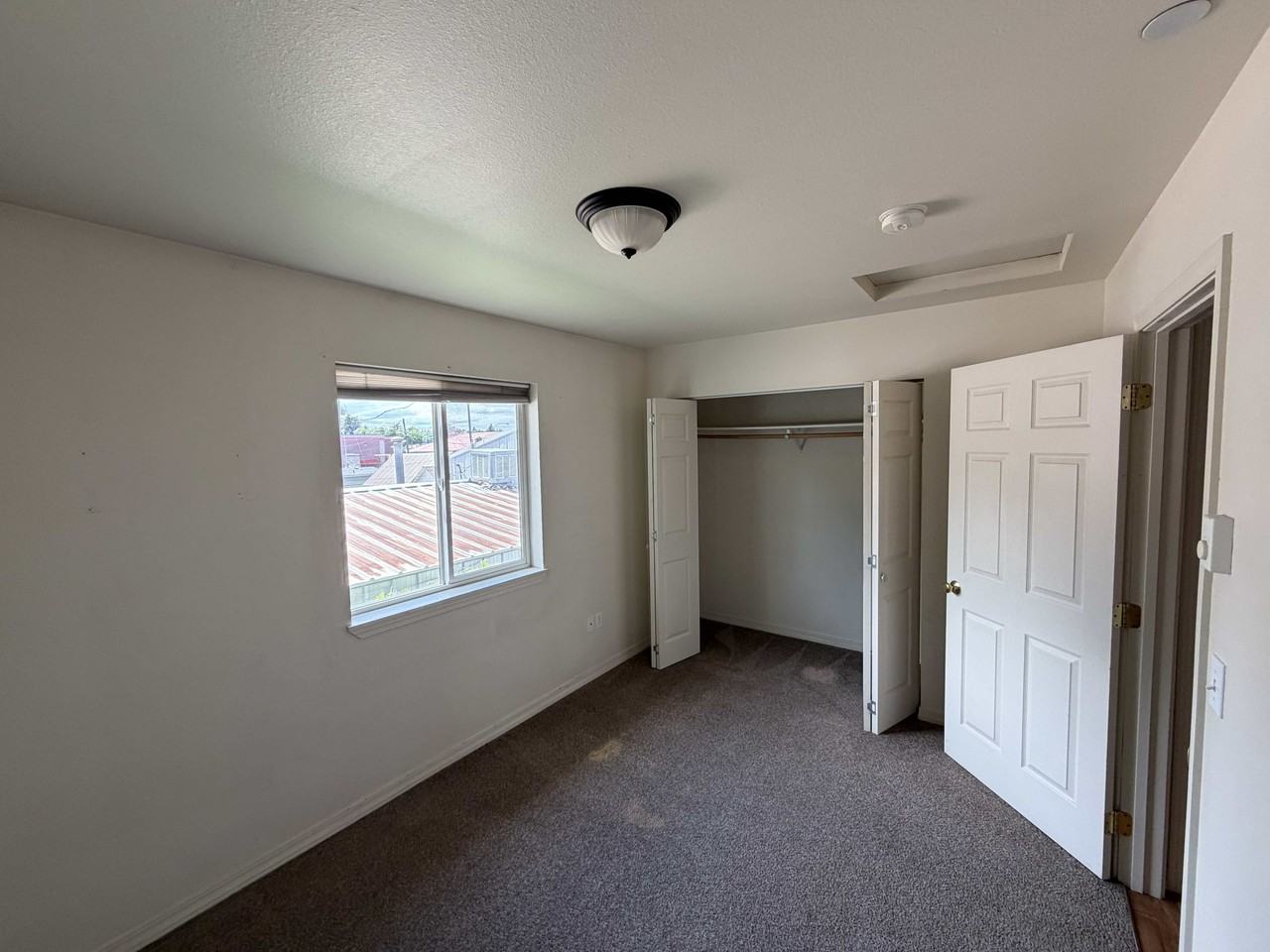 321 North Washington Street - Photo 4 of 7