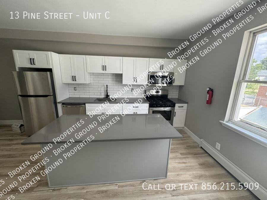 13 Pine St #C - Photo 4 of 9