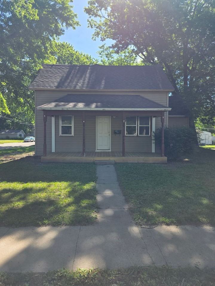 905 S 5th St - Photo 5 of 5