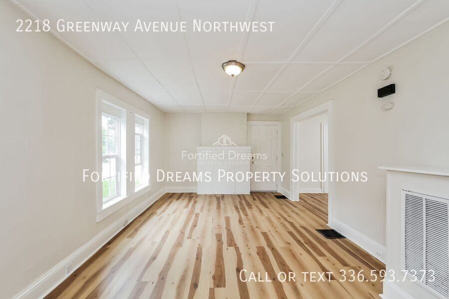 2218 Greenway Ave - Photo 3 of 17