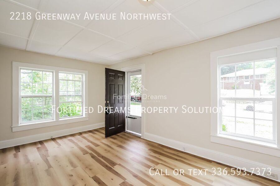 2218 Greenway Ave - Photo 4 of 17