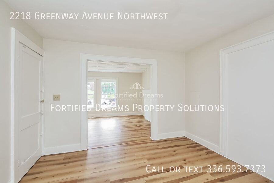 2218 Greenway Ave - Photo 6 of 17