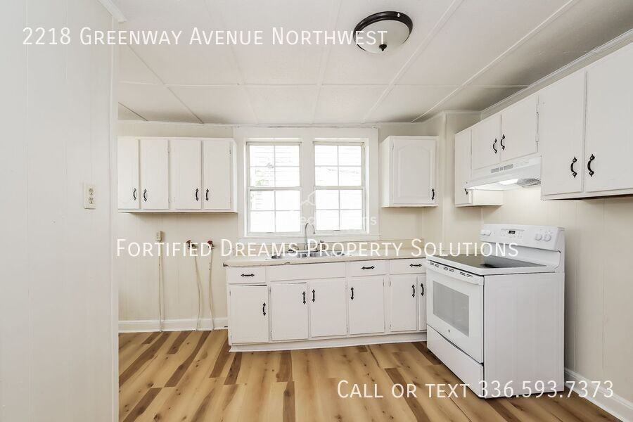 2218 Greenway Ave - Photo 7 of 17