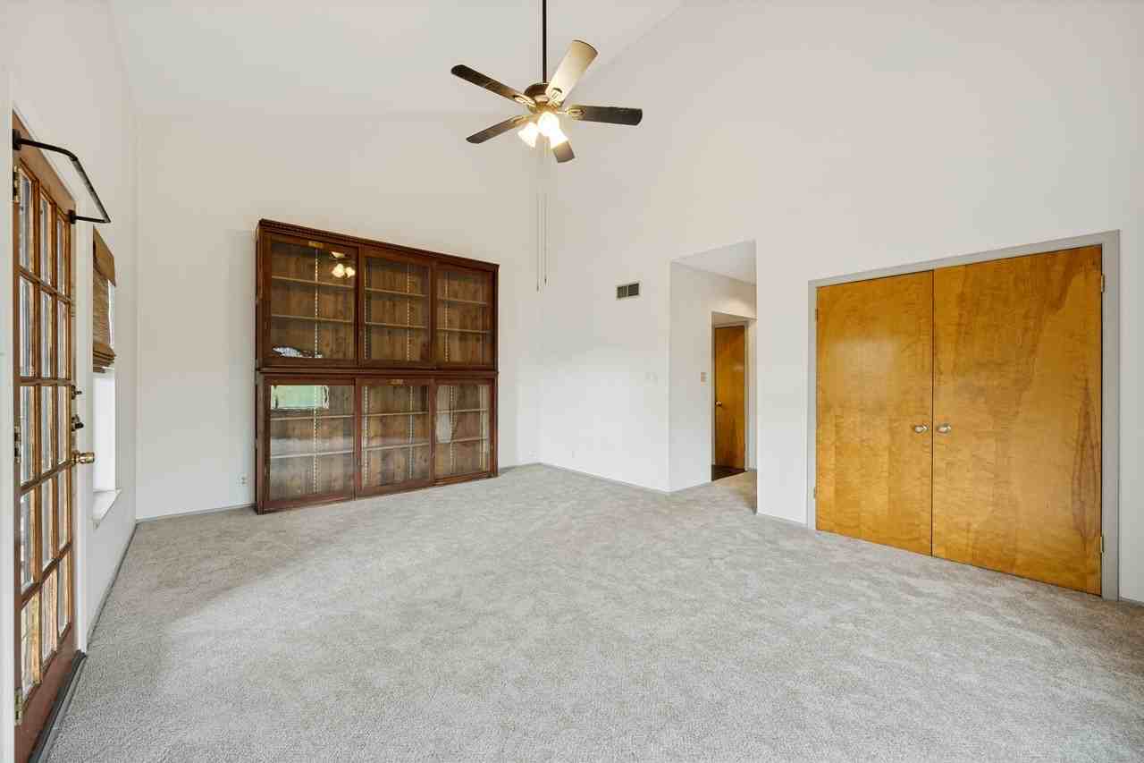 415 Albany St #F - Photo 6 of 25
