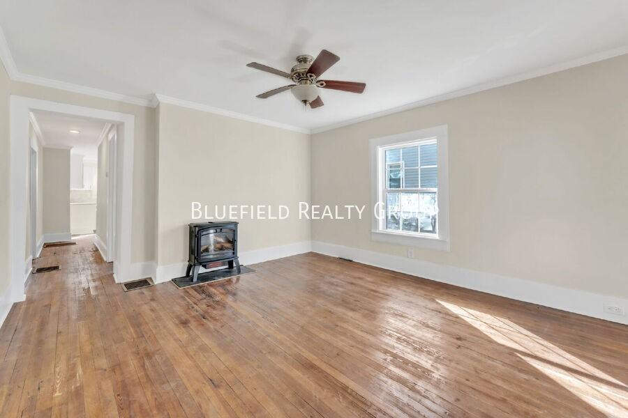 4 Walnut St #A - Photo 7 of 27