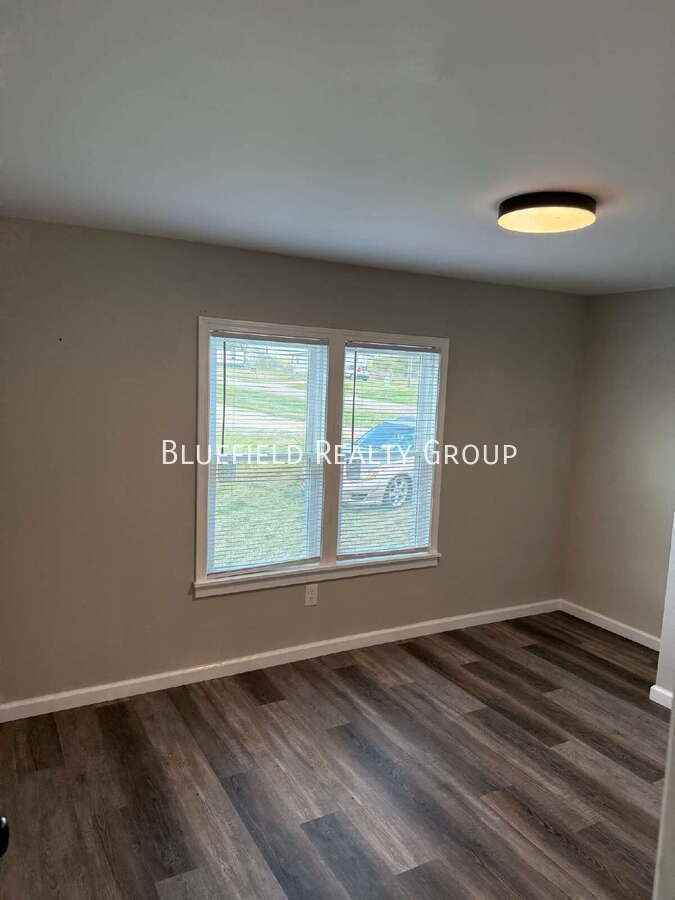 723 Reynolds Rd #A - Photo 3 of 12