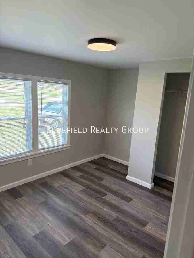 723 Reynolds Rd #A - Photo 4 of 12