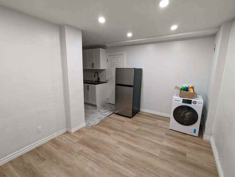 972 Langlois Ave. - Photo 4 of 10