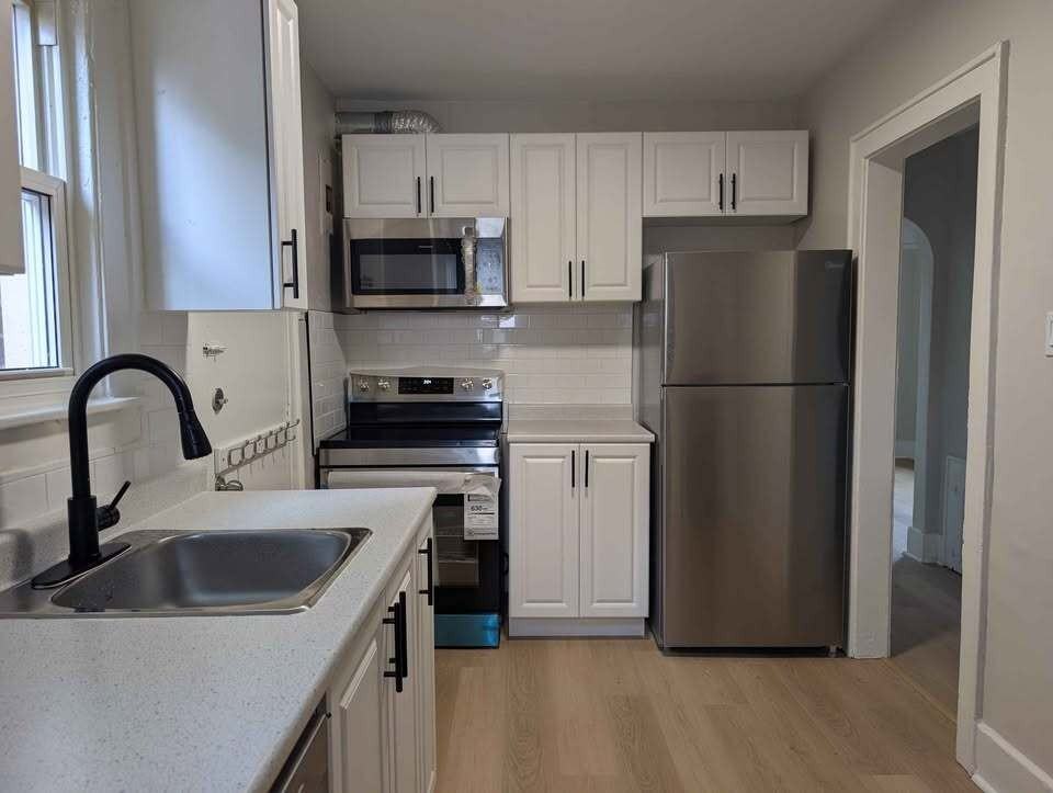 714 Elliott Street East - Photo 7 of 35