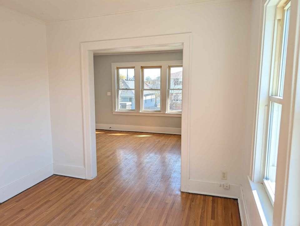 1091 Gladstone Avenue - Photo 2 of 14