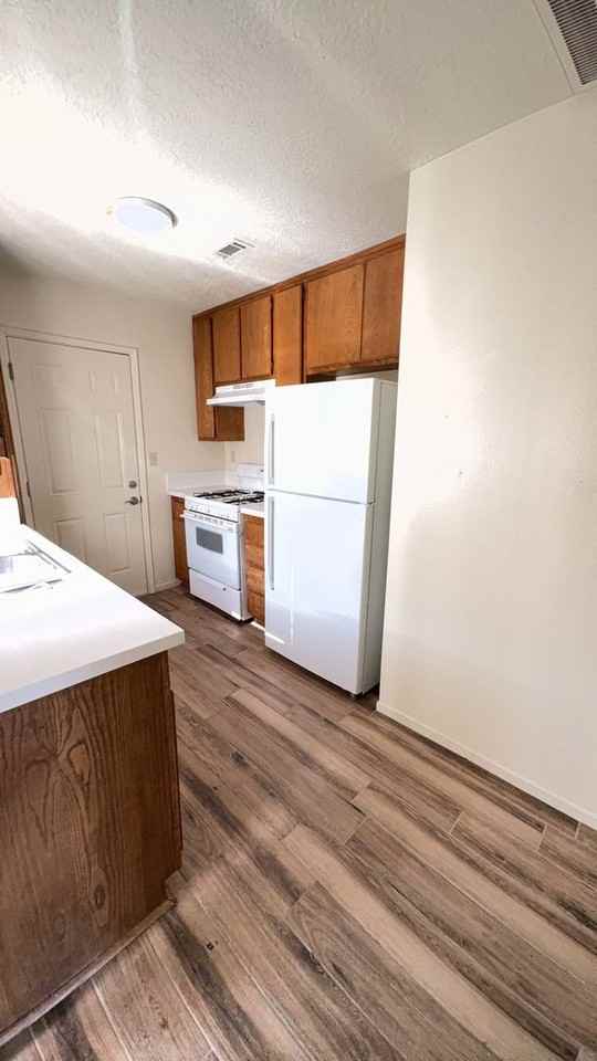 14848 Sequoia St #25 - Photo 5 of 12