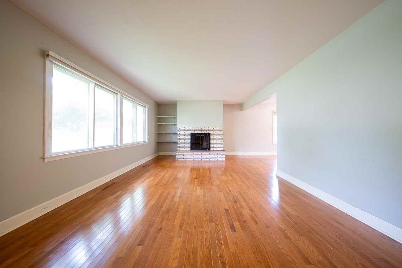 210 Orchard St N #1 - Photo 3 of 40