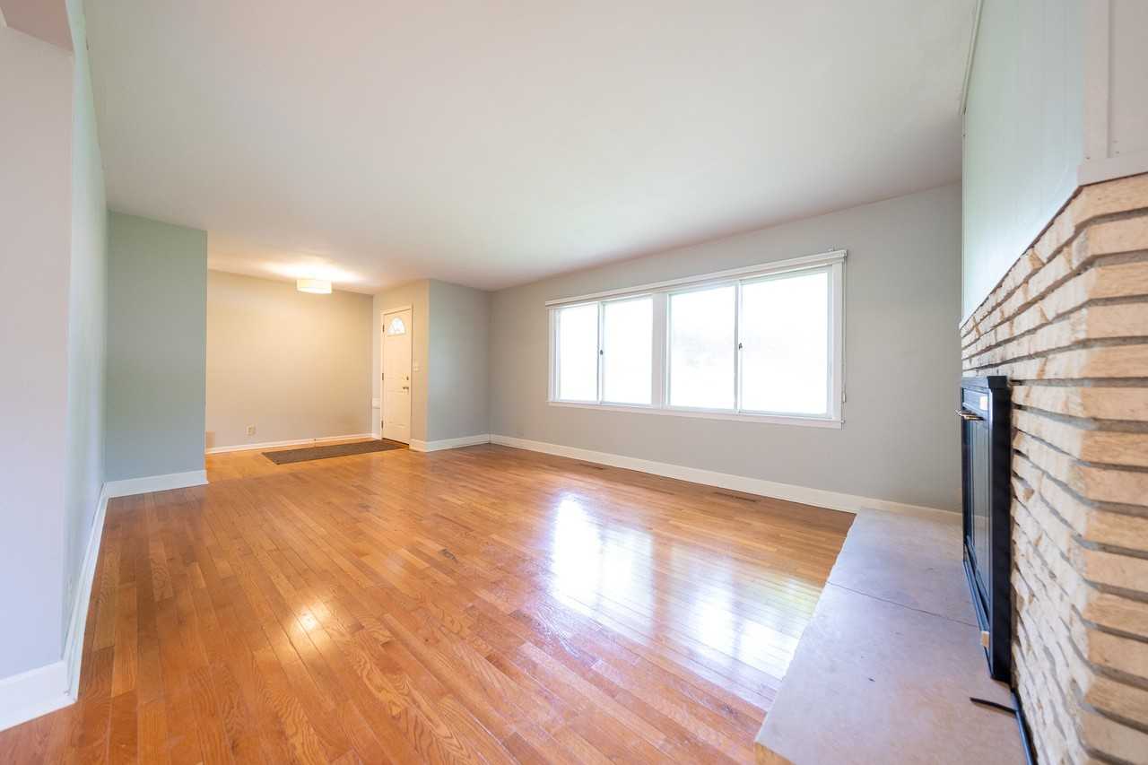 210 Orchard St N #1 - Photo 4 of 40