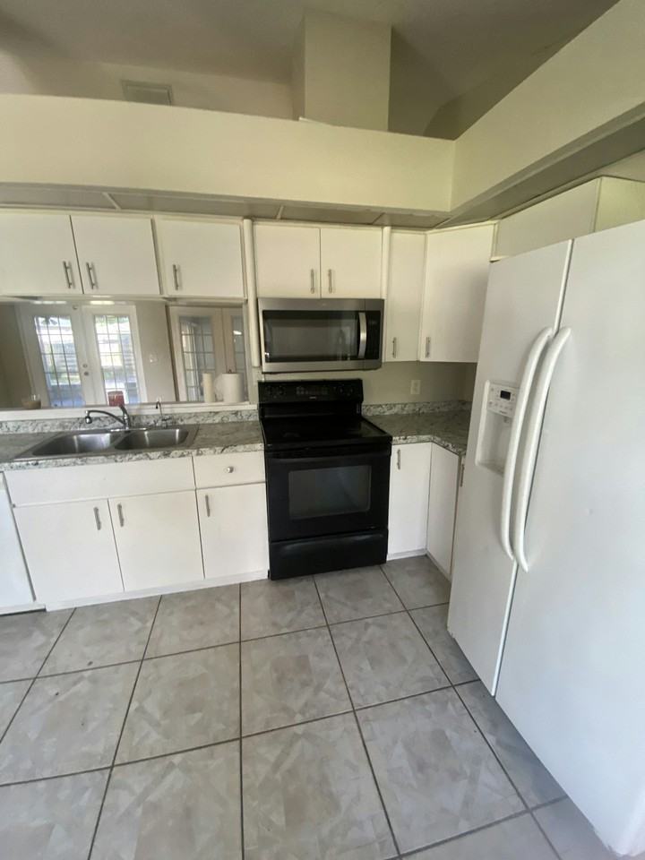 7413 Crock Avenue - Photo 2 of 22
