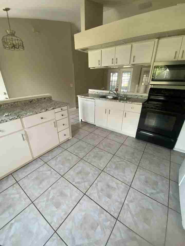 7413 Crock Avenue - Photo 3 of 22