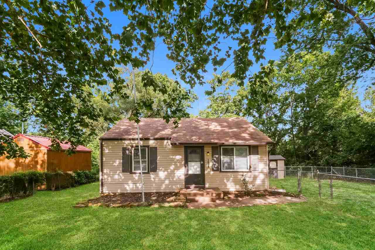 1926 Se Michigan Ave - Photo 2 of 39