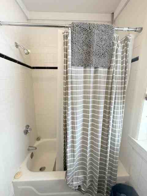 318 Columbia St #1 - Photo 4 of 17