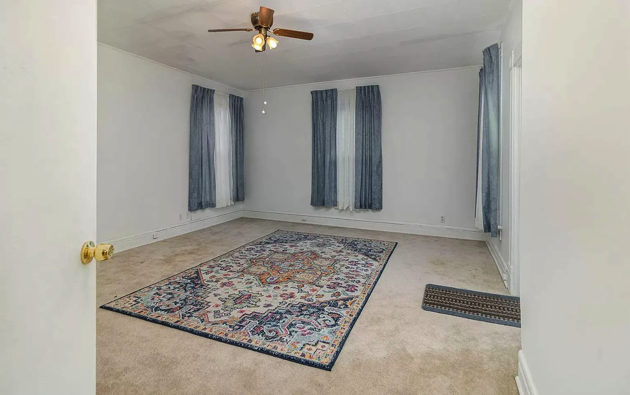 447 Washington Ave #B - Photo 2 of 8