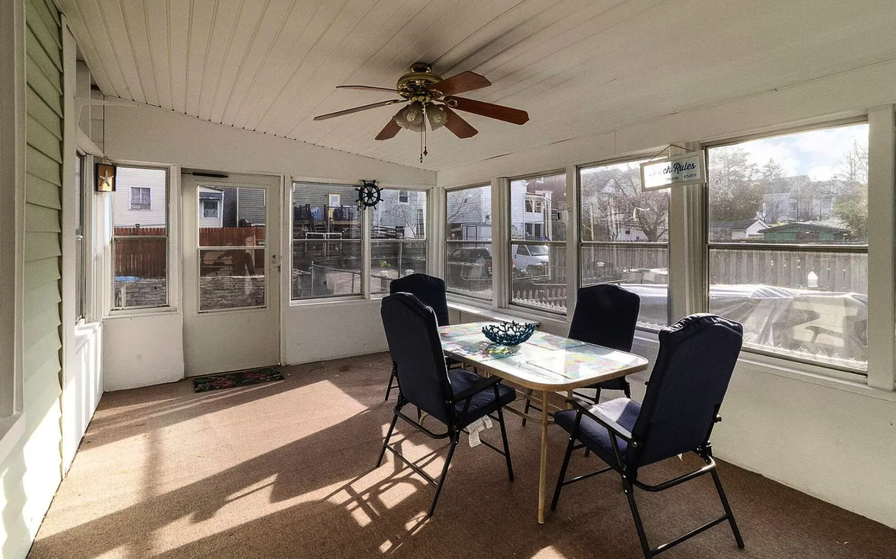 447 Washington Ave #B - Photo 4 of 8